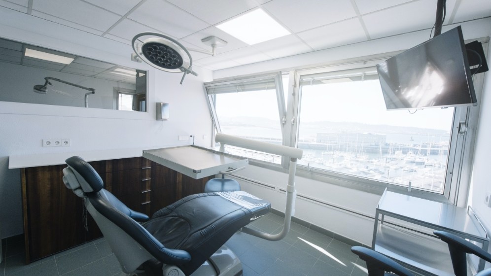 Oral surgery treatment room